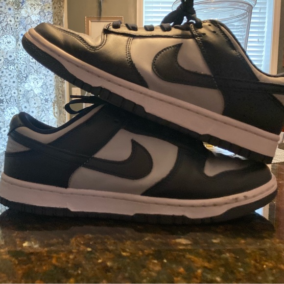 Size 9 Nike dunk low Georgetown
